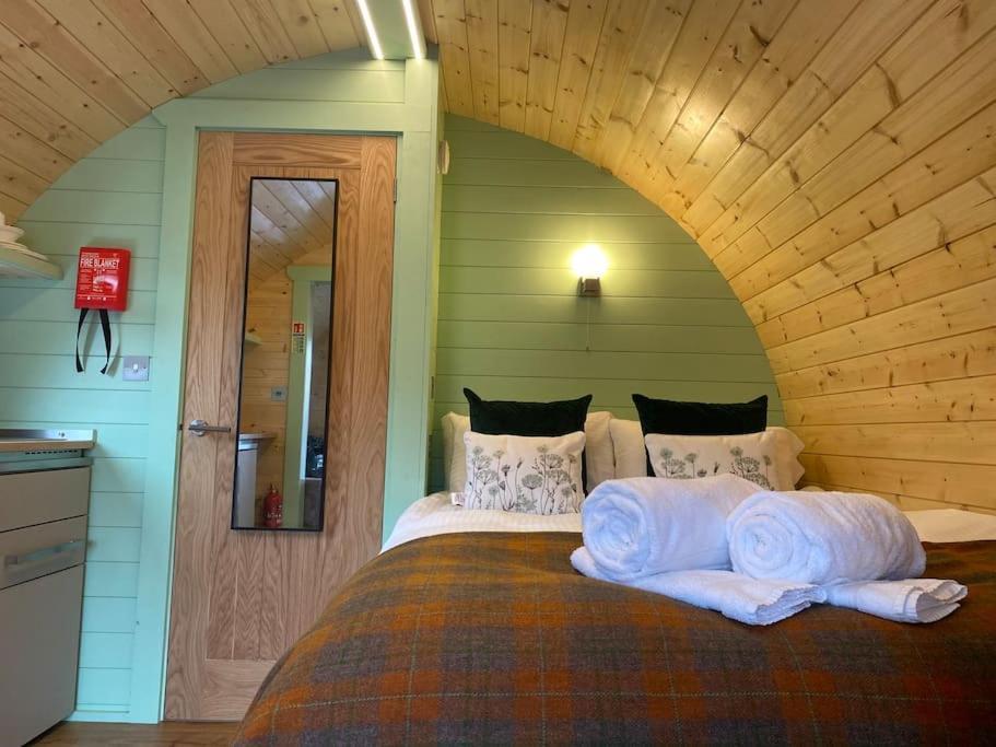 Seaview Lodges At Torlinnhe Fort William Bagian luar foto
