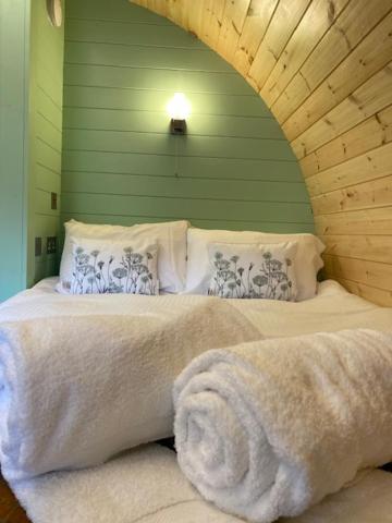 Seaview Lodges At Torlinnhe Fort William Bagian luar foto